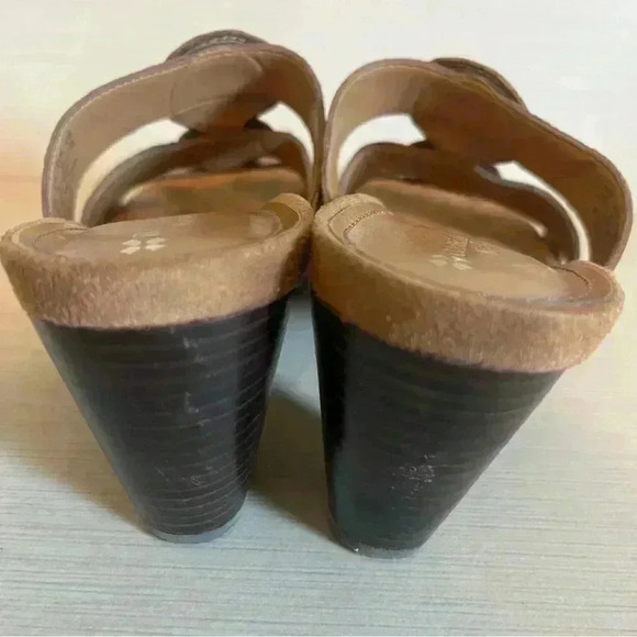 Leather Naturalizer Heeled Sandal - Picture 5 of 10